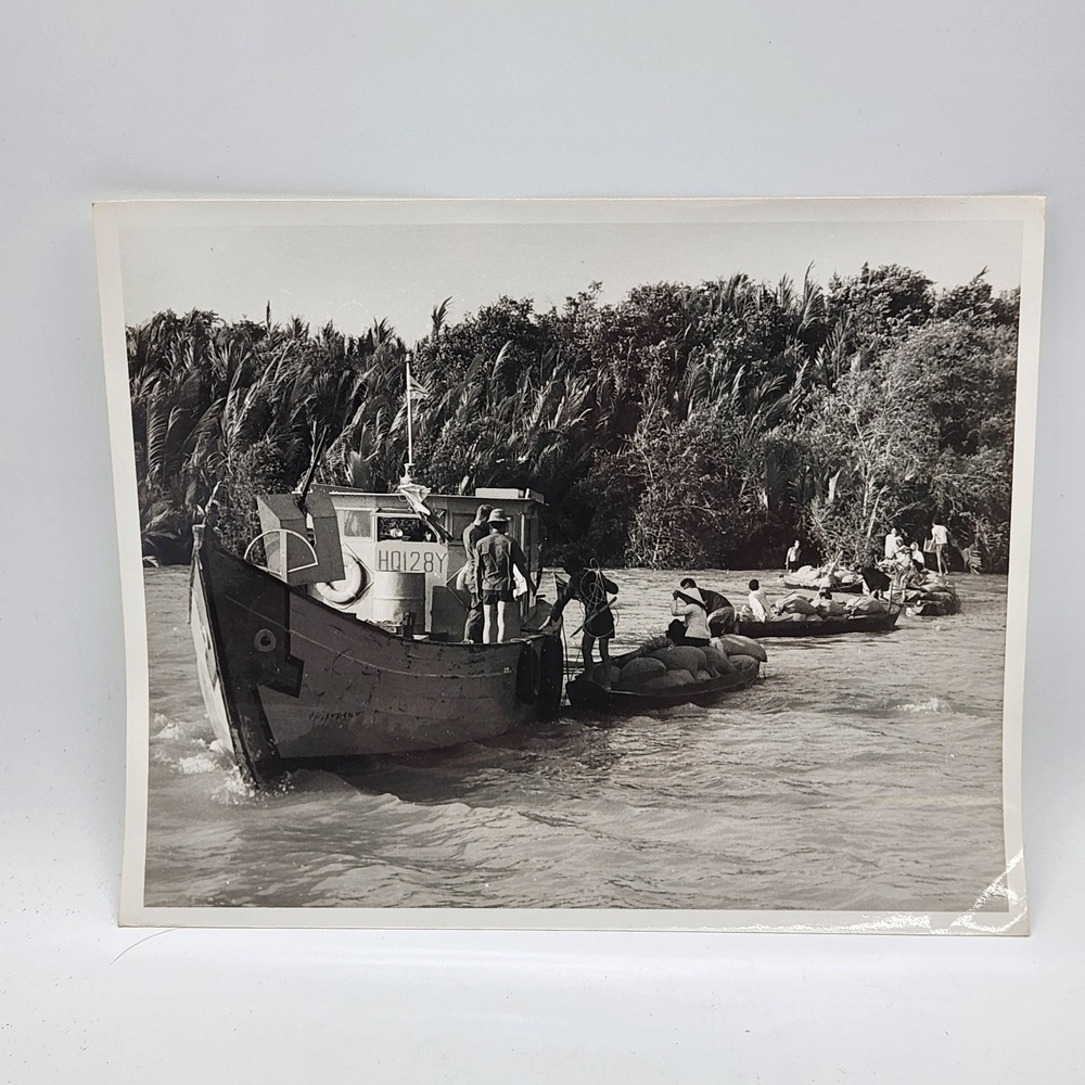 1968 Vietnam War US Navy Contraband Search River Patrol Photo 8x10 Original